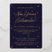 Elegant Navy+Gold Scattered Stars New Years Folie Uitnodiging (Voorkant)