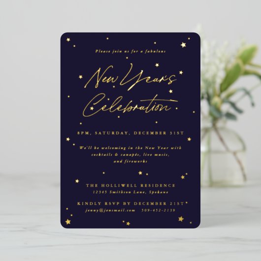 Elegant Navy+Gold Scattered Stars New Years Folie Uitnodiging (Staand Voorkant)