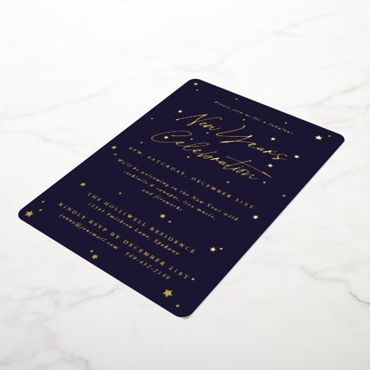 Elegant Navy+Gold Scattered Stars New Years Folie Uitnodiging (Gedraaid)