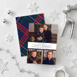 Elegant Navy Red Green Tartan Pset Foto Collage Feestdagenkaart<br><div class="desc">De stijlvolle "Joyful Holiday" kerstfotocollage-kaart biedt een klassiek blauw van de marine, jager groen en rood Schots tartan-rand met een minimale scherpe witte achtergrond om uw drie (3) favoriete vakantiefoto's te markeren. De moderne en handige tekst met houtskool kan volledig gepersonaliseerd zijn voor uw familie. Het diagonale vlakpatroon herhaalt zich...</div>