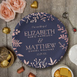 Elegant Navy & Roos Gold Floral Wedding Collectie Papieren Bordje<br><div class="desc">Geniet in stijl met deze moderne en zeer trendy borden van trouwfeesten. Het ontwerp is gemakkelijk te personaliseren met uw eigen formulering en uw gasten zullen enthousiast zijn wanneer zij deze geweldige borden zien. Overeenkomende objecten zijn te vinden in het collectie.</div>