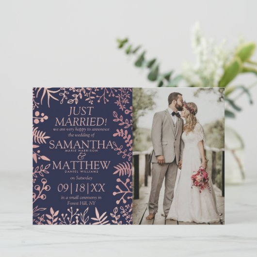 Elegant Navy & Roos Goud Bloemen Bruiloft Foto Aankondiging (Staand voorkant)