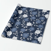 Elegant Navy Roos Wit Bloemmotief Cadeaupapier (Uitgerold)