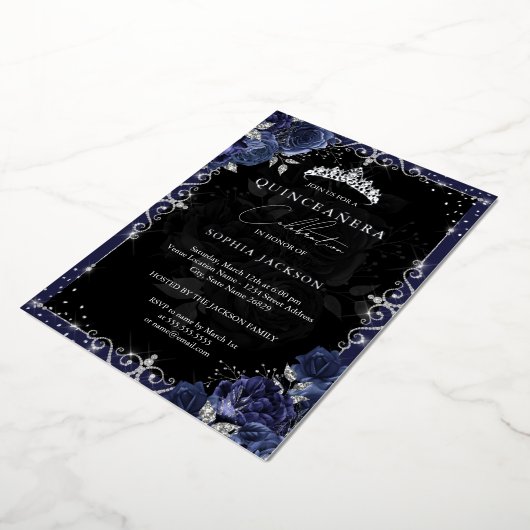 Elegant Navy Silver Roos Quinceanera Folie Uitnodiging (Gedraaid)