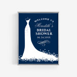 Elegant Navy Wedding Gown Vrijgezellenfeest Welkom Poster<br><div class="desc">Elegant bruiloft vrijgezellenfeest welkom bord/poster voor de stijlvolle bruid-to-be is uitgerust met een volgend trouwjuryontwerp,  aangepaste tekst die gepersonaliseerd kan worden en een scrolaccent. Witte,  marineblauw (kan worden aangepast) en zilver/grijze kleuren.</div>