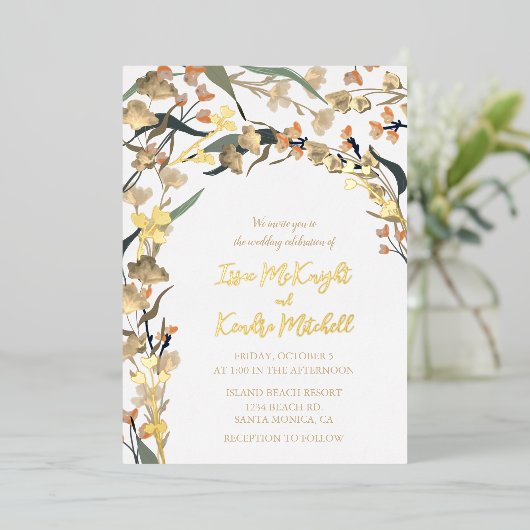 Elegant Neutral Beige Boho Botanical Wedding Folie Uitnodiging (Staand Voorkant)
