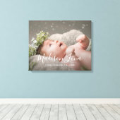 Elegant Newborn Baby Girl Nursery Birth Foto Canvas Afdruk (Insitu (Houten vloer))