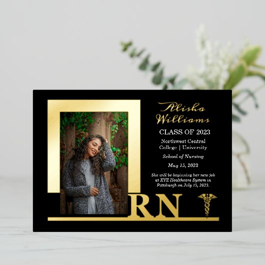 Elegant Nurse RN Caduceus Foto Afstuderen Black Folie Uitnodiging (Staand Voorkant)