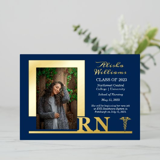 Elegant Nurse RN Caduceus Foto Afstuderen Blue Folie Uitnodiging (Staand Voorkant)