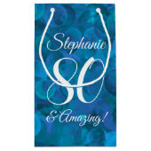 Elegant Ocean Blue 80 en Amazing Birthday Party Klein Cadeauzakje (Achterkant)