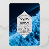 Elegant oceanische blauwe golven Weddenschap Folie Folie Uitnodiging (Voorkant)