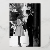 Elegant Old Money Deep Red Photo Timeless Wedding Folie Uitnodiging (Achterkant)