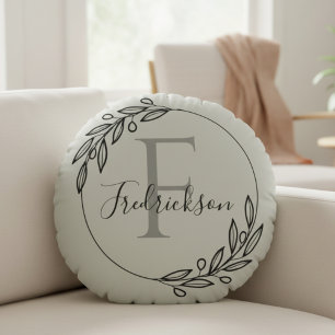 Elegant Olijftak Monogram Script Familienaam Rond Kussen