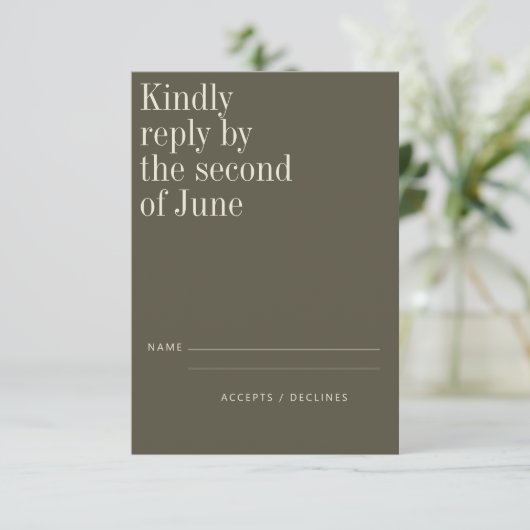 Elegant Olive Green Minimalist Modern Wedding RSVP Kaartje (Staand voorkant)