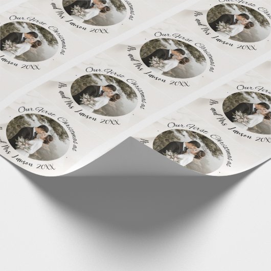 Elegant Onze Eerste Kerst bruiloft foto Sticker Cadeaupapier (Hoek)