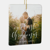 Elegant Onze eerste kersttrouwfoto Keramisch Ornament (Rechts)