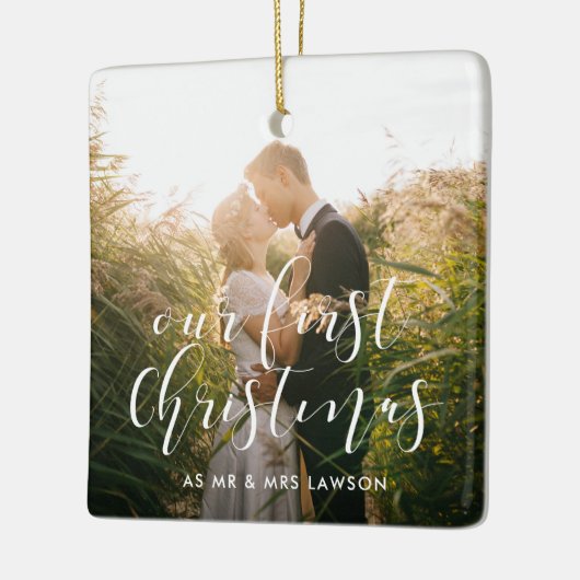 Elegant Onze eerste kersttrouwfoto Keramisch Ornament (Links)