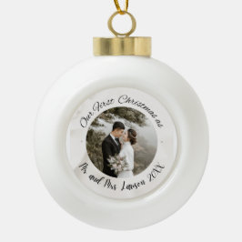 Elegant Onze eerste kersttrouwfoto Keramische Bal Ornament
