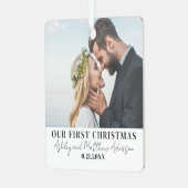 Elegant onze eerste kersttrouwfoto metalen ornament (Voorkant links)