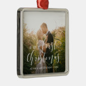Elegant Onze eerste kersttrouwfoto Metalen Ornament (Rechts)