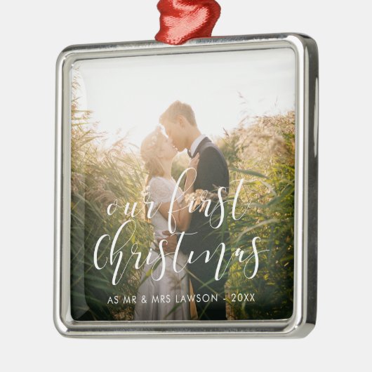 Elegant Onze eerste kersttrouwfoto Metalen Ornament (Links)