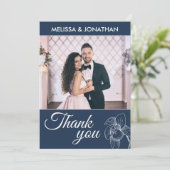 Elegant orchideeën florale moderne blauwe trouwfot bedankkaart (Staand voorkant)