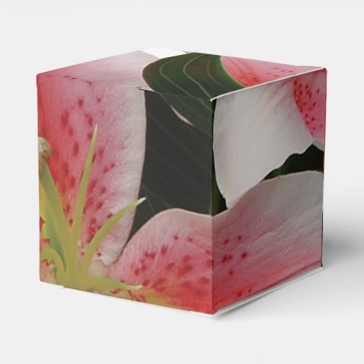 Elegant Oriental Lilies Wedding Bedankdoosjes (Achterkant)