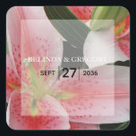 Elegant Oriental Lilies Wedding Vierkante Sticker<br><div class="desc">Dit ontwerp bevat elegante oosterse leugens en zijn natuurlijke groen. Een mooie rode, oosterse achtergrond is het kenmerk van dit ontwerp. De tekst is elegant omlijnd met een eenvoudige witte ondoorzichtige grensachtergrond. Dit is het perfecte florale trouwontwerp ideaal voor elk trouwthema. Elegant en romantisch lily bloemen bruiloft sticker met moderne...</div>