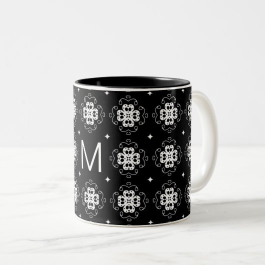 Elegant Ornate Black and White Pattern Monogram Tweekleurige Koffiemok (Voorkant rechts)