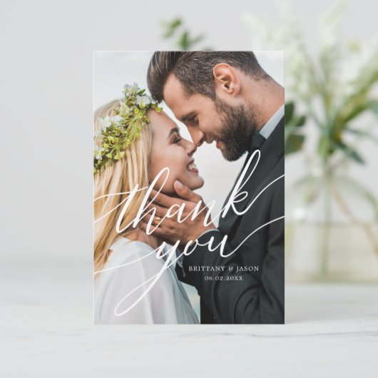 Elegant Overlay Hand Lettered Script Weddenfoto Bedankkaart (Staand voorkant)