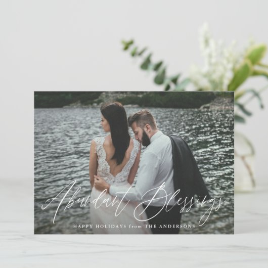 Elegant Overvloedige Zegeningen Script Paarse Foto Feestdagenkaart (Staand voorkant)