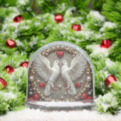 Elegant paar duiven symboliseren liefde en eenheid sneeuwbol (Kerstmis)