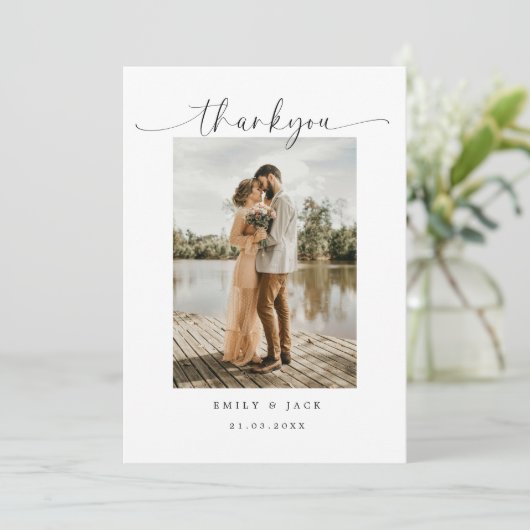 Elegant paar Minimalistisch Eenvoudig Script Trouw Kaart (Staand voorkant)