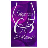 Elegant Paars 65 & Pensioenpartij in ruste Klein Cadeauzakje (Achterkant)