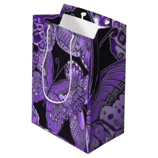 Elegant Paars Butterfly Pattern Gift Bag Medium Cadeauzakje (Achterkant Gekanteld)