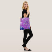 Elegant Paars en Blue Limelight Hydrangea Tote Bag (Op model)