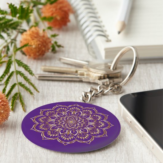 Elegant Paars en Gold Floral Mandala Pattern Sleutelhanger (Zijkant)