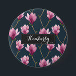 Elegant Paars Magnolia Pattern - Aangepast Ronde Button 7,6 Cm<br><div class="desc">Dit is een waterverf schilderij van magnoliumbloemen dat werd omgevormd tot een prachtig en elegant patroon.</div>