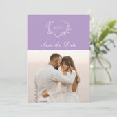 Elegant Paars Monogram Save the Date Foto Kaart (Staand voorkant)