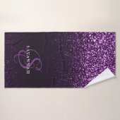 Elegant Paars monogram script Stijlvol glitter Badhanddoek (Badhanddoek)