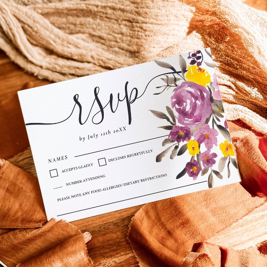 Elegant Paarse bloemenbruiloft rsvp monogram