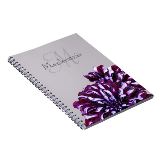 Elegant paarse dahlia flower monogram aangepaste n notitieboek (Rechterzijde)