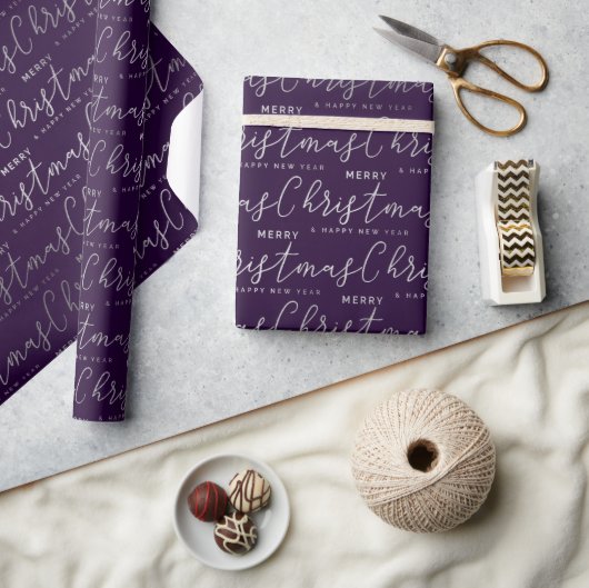 Elegant Paarse en zilverkleurige kersttekst Cadeaupapier (Crafts)