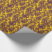 Elegant Paarse Floral Damascus gele achtergrond Cadeaupapier (Hoek)