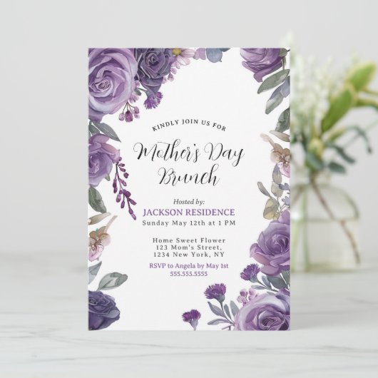 Elegant Paarse Floral Moederdag Brunch Kaart (Staand voorkant)