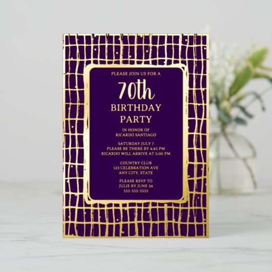 Elegant Paarse Goud 70e Aangepaste Verjaardag Part Folie Uitnodiging (Staand Voorkant)