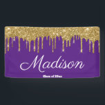 Elegant Paarse Gouden Afsluitingsfeest Klas van 20 Spandoek<br><div class="desc">Paars en gouden afstudeerfeest, aangepaste naam klas van 2025, gepersonaliseerde naam afgestudeerde middelbare school, moderne elegante eenvoudige universitaire afgestudeerde, paars, goud en witte script dochter, dochter viering druppel glitter trendy, middelbare school of universiteit gefeliciteerd, master phd md dokter verpleegster, afstudeerfeest foto prop banner, tafelbanner voor afstudeerfeest, gepersonaliseerde naam afgestudeerde middelbare...</div>