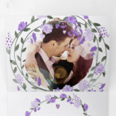 Elegant Paarse Peony Floral Wedding Drieluik Uitnodiging (Binnenzijde eerst)