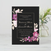 Elegant Paarse roze Floral op Black Wedding Kaart (Staand voorkant)