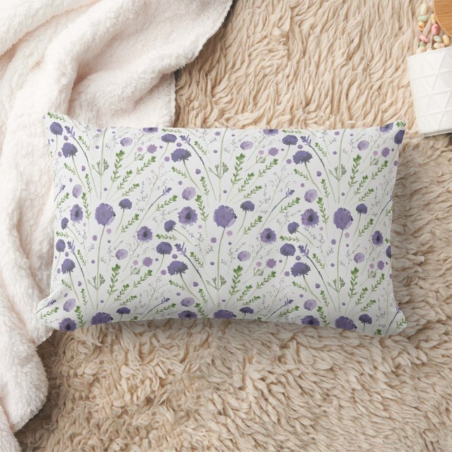 Elegant Paarse Waterverf Floral Pattern Kussen (Elegant Purple Watercolor Floral Pattern Lumbar Pillow from Studio Posies.)
